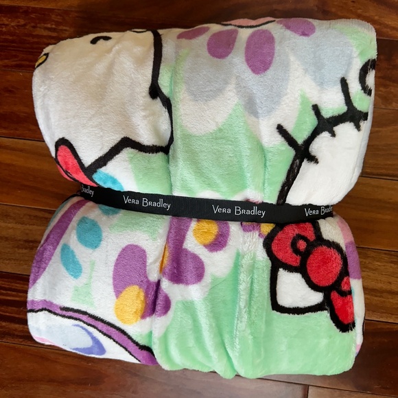 VERA BRADLEY HELLO KITTY PLUSH THROW BLANKET:NWT HELLO KITTY PAISLEY - Picture 7 of 8